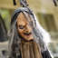 Figurine de sorcière debout animée
