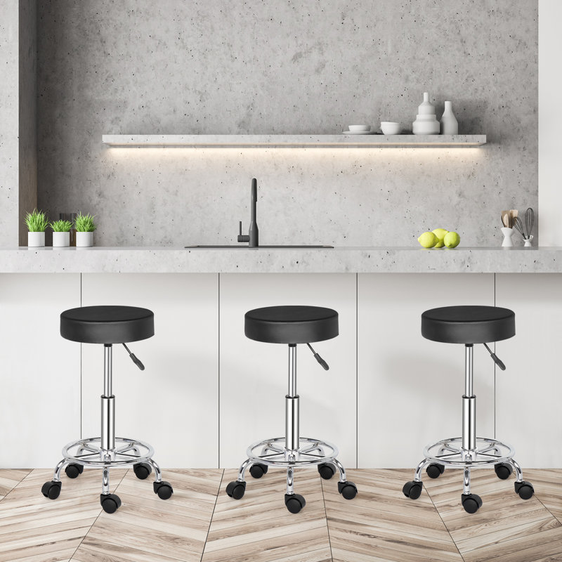 Tabouret de laboratoire réglable en hauteur Saltsburg, H 26 po, Noir