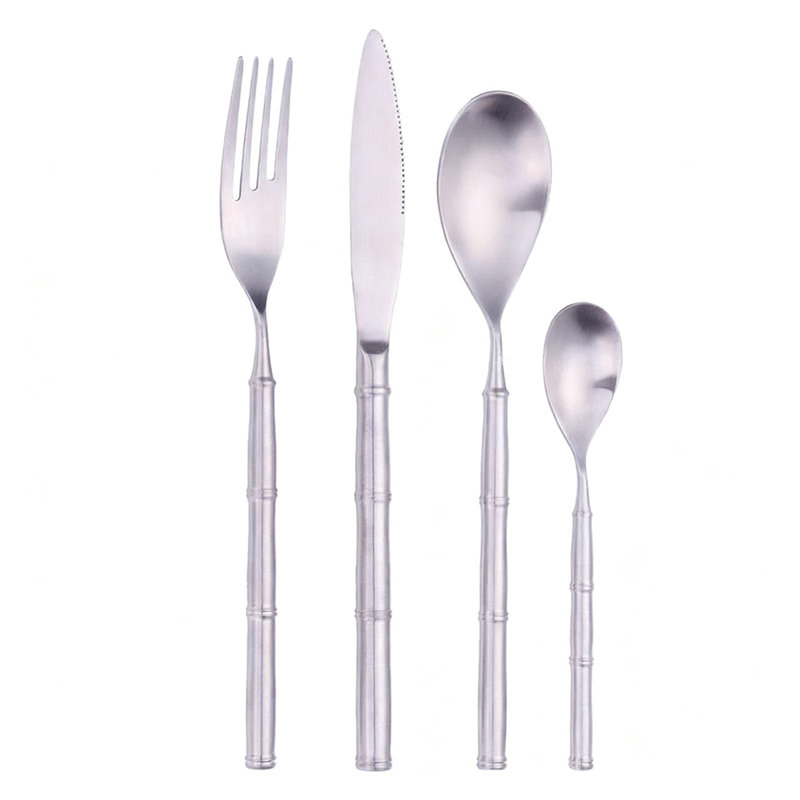 Ensemble de couteaux à steak en bambou 16 pièces, coutellerie en acier inoxydable 304 de qualité supérieure avec bord dentelé pour steak, barbecue et repas de tous les jours