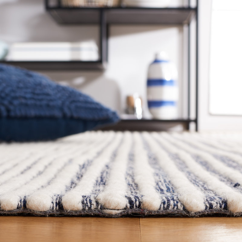 Ivory and Navy Hand Woven Wool 5'x8' Area Rug