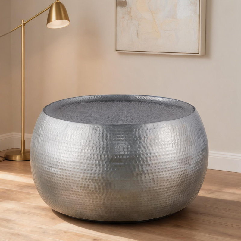 Table basse ronde de 32 pouces, style campagne moderne, aluminium martelé à la main avec finition argentée