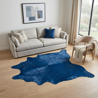 Tapis noué à la main 5 pi x 7 pi en peau de vache cobalt