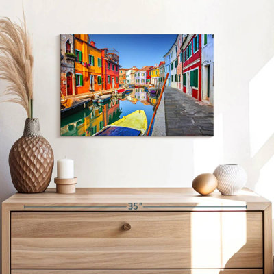 Lilie Trieste Side Canal