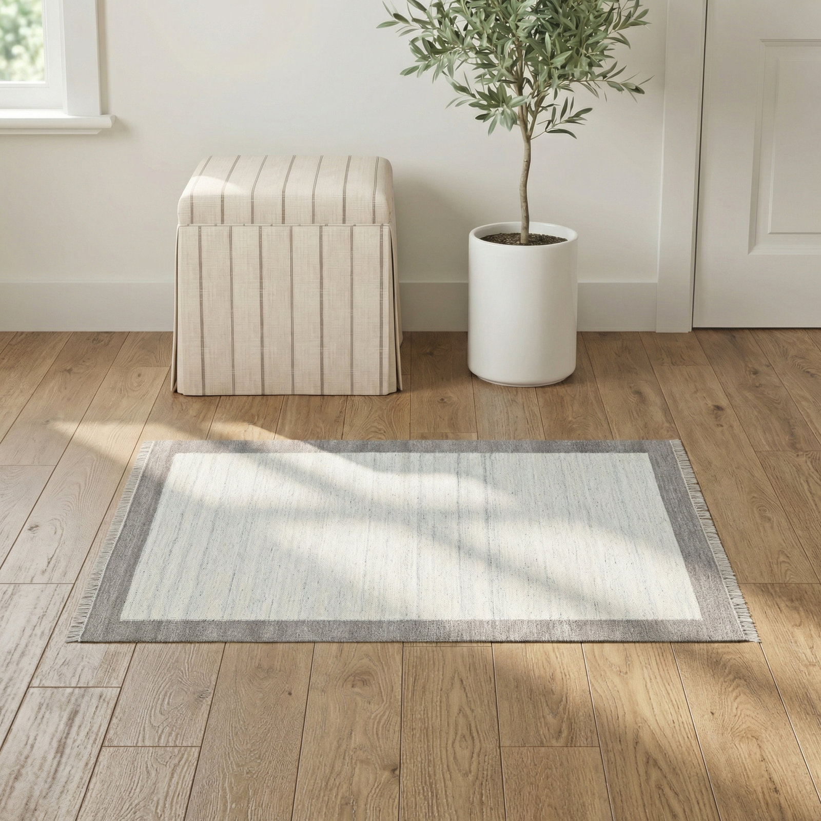 Kaylee Gray Ivory Hand-Tufted Wool Rug, Rectangle 2' x 3'