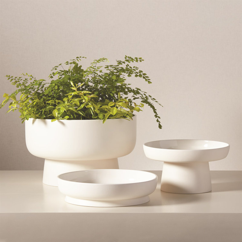 Encircle Tazza, Chalk, 9.75" H x 15.75" W x 15.75" D