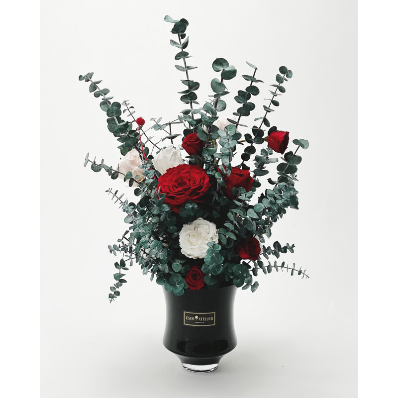 Arrangements floraux mixtes dans un vase