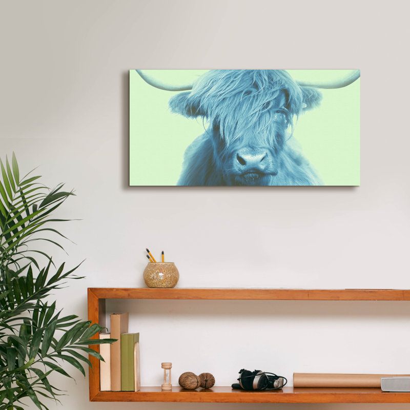 «Cow» par Mark Ashkenazi, art mural sur toile, H 12 po x l 24 po x P 0,75 po