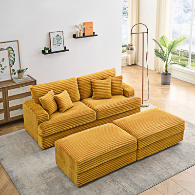 Canapé rembourré avec repose-pieds et coussins décoratifs