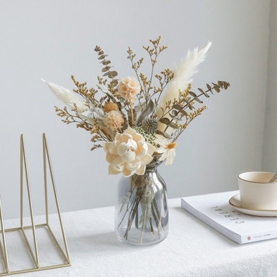 Décoration de vase et fleur simulée