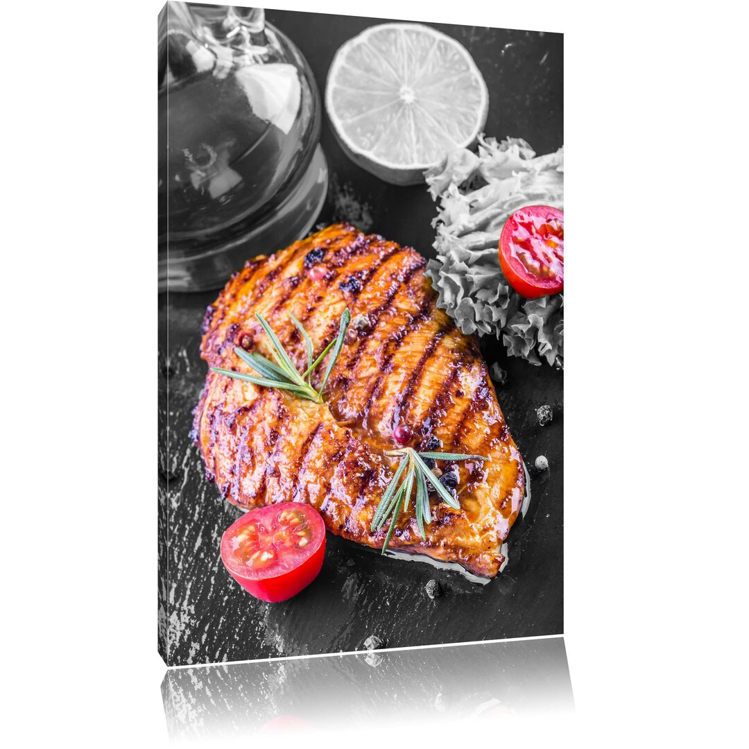 Leinwandbild Saftiges Steak mit Tomaten