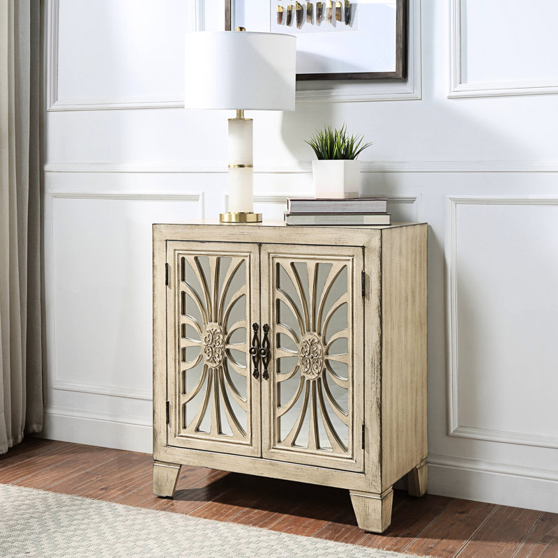 Miroir à portes blanches antique pour une décoration élégante dans un vestibule