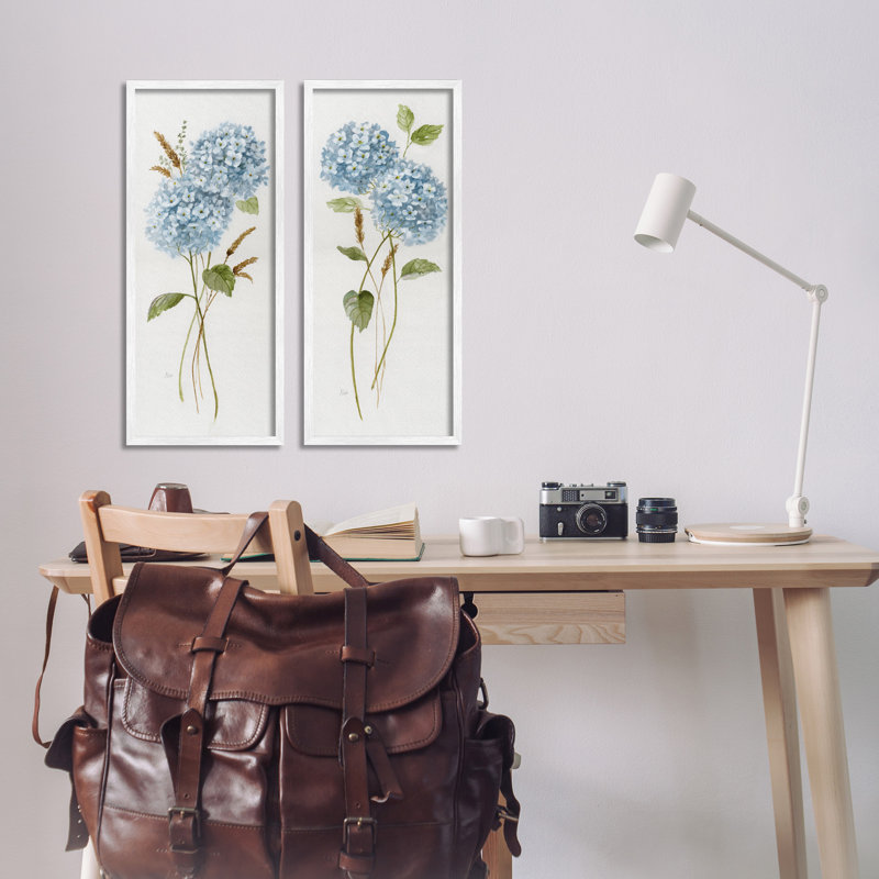 «Blue Hydrangea Long Stems», ensemble de 2 giclées encadrées par Nan, Giclée encadrée blanc bord de mer, H 24 po x l 10 po