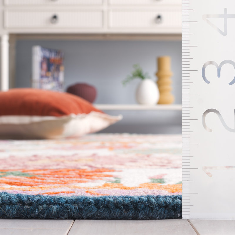 Myna Hand Tufted Wool/Cotton Floral Rug in Ivory/Rust, Rectangle 5' x 8'