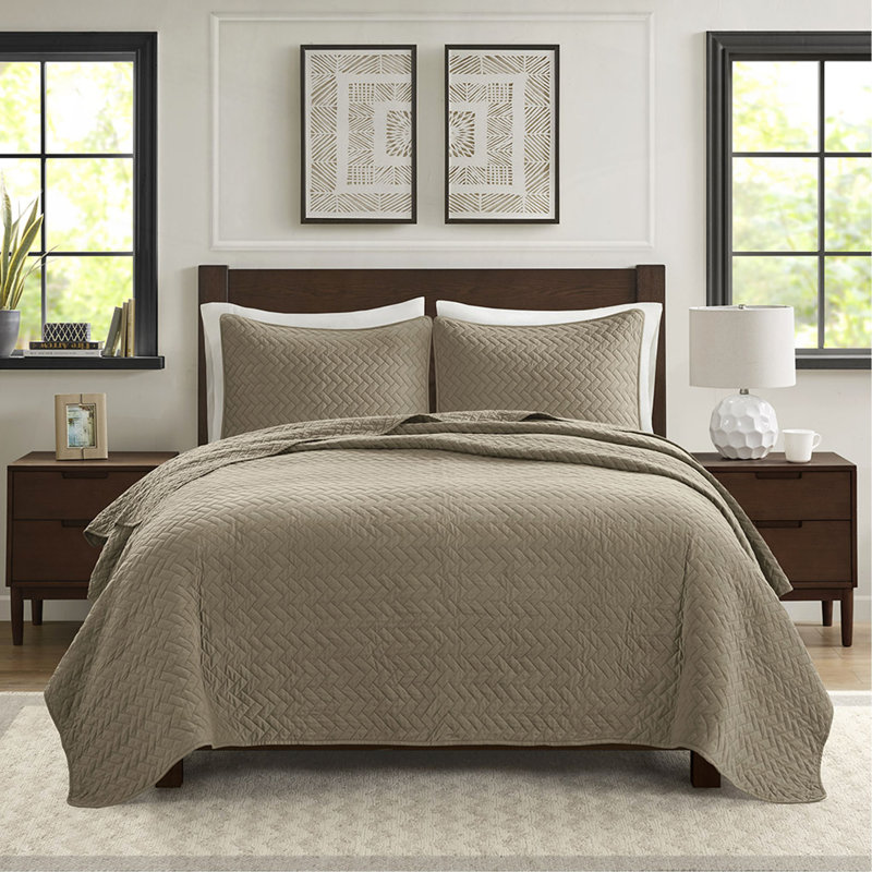 Queen 3 Piece Luxurious Oversized Quilt Set, Queen Quilt + 2 Shams, Taupe