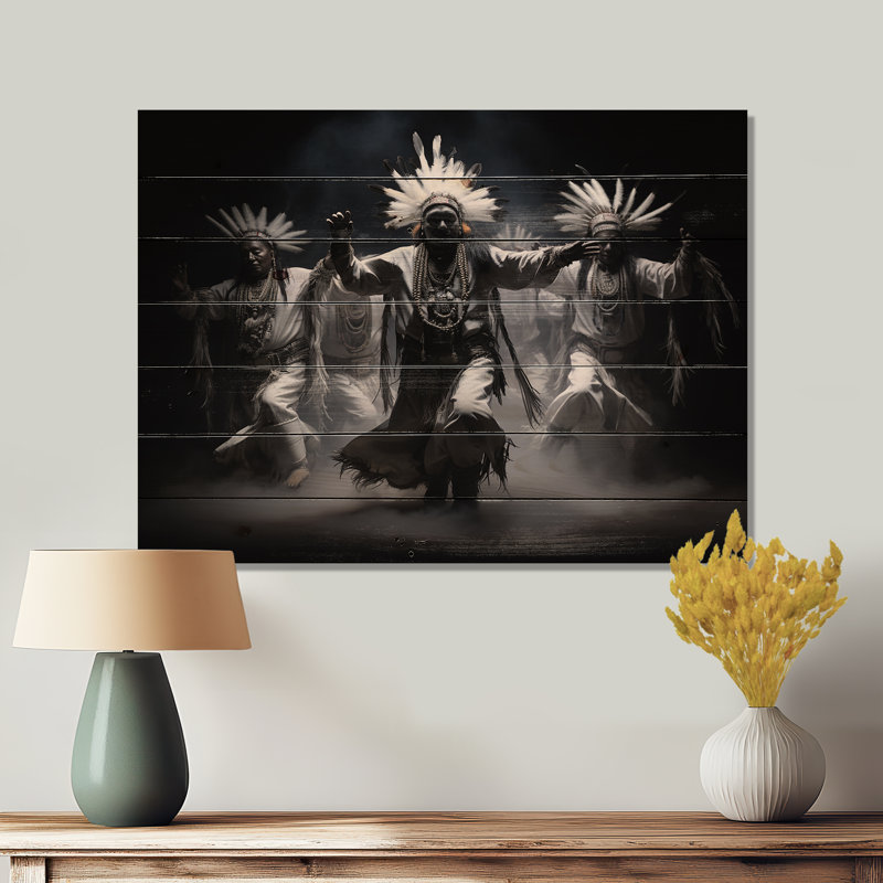Art amérindien, danse des esprits sur bois, H 10 po x l 20 po x P 0,78 po