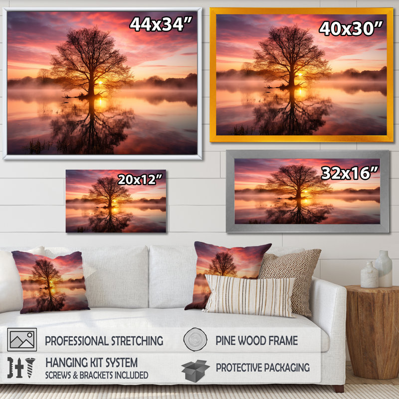 «Majestic Sunrise Over The Lake III», reproduction sur toile, H 34 po x l 44 po x P 1,5 po, Cadre flottant doré