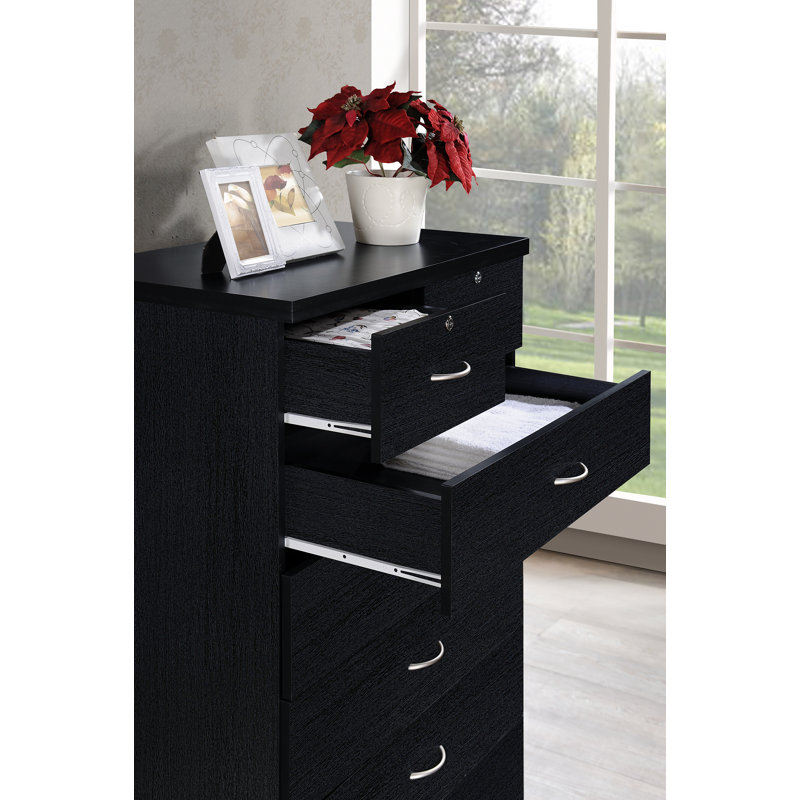 Willma 7 Drawer 31.5" W Chest, Black