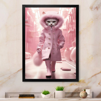 Chat blanc Fashionista en manteau rose