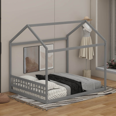 Grand lit en bois avec tête de lit