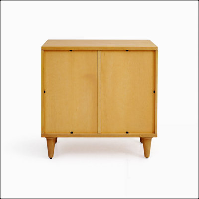 Armoire en chêne naturel avec 2 portes et 1 tablette, parfaite pour le rangement et l'organisation élégante.