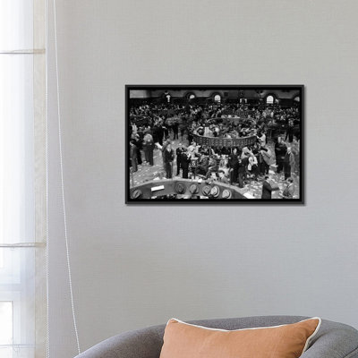 «1940s Trading in Progress on Floor of New York Stock Exchange NYC USA», reproduction de photo sur toile tendue