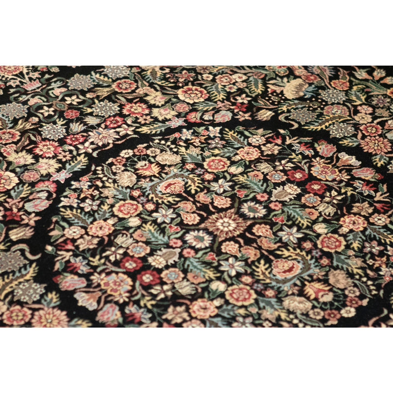 Tapis noir noué à la main de haute qualité