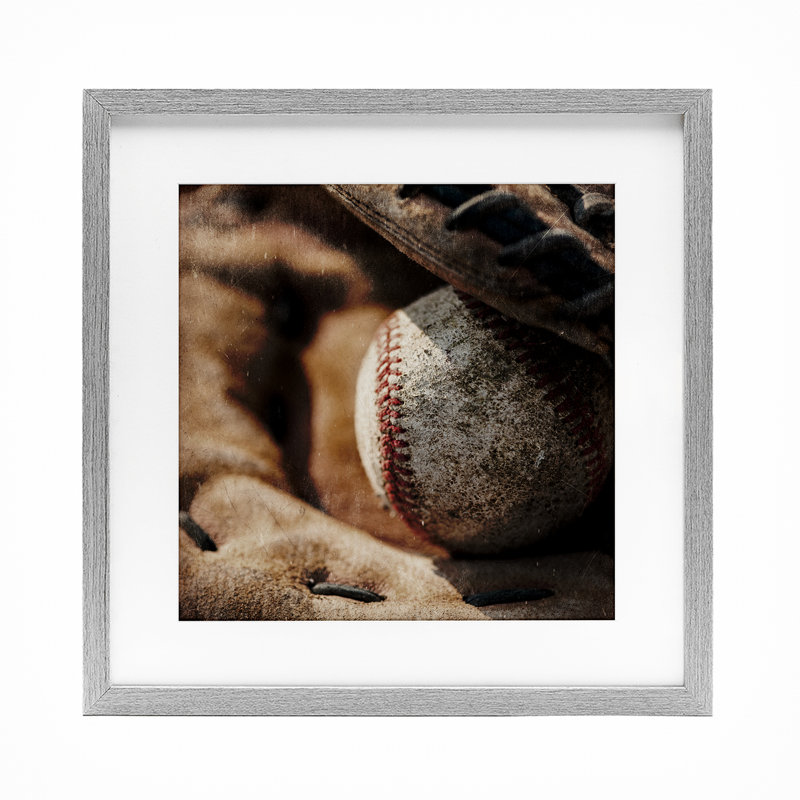 Be Be Ball Baseball, reproduction encadrée sous verre, conception de Kim Allen, H 13 po x l 13 po, Cadre de ferme gris