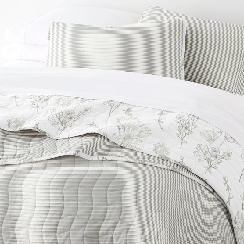 Full Gray Reversible Microfiber Quilt Set with Floral Pattern