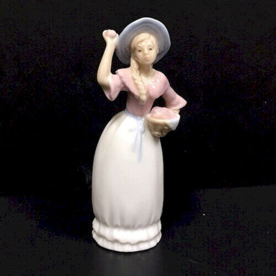 Gleny People Figurines & Sculptures