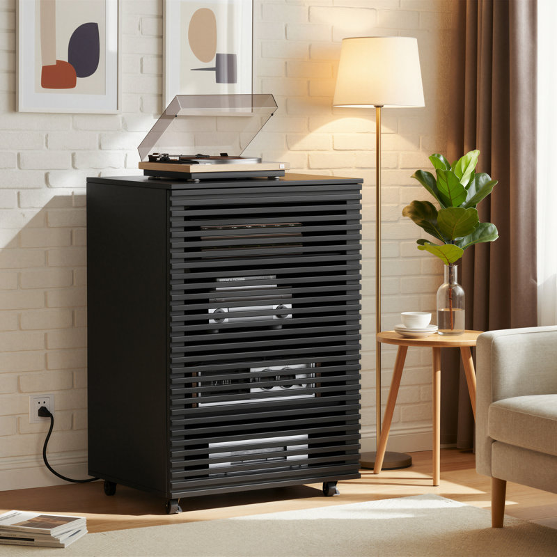 Armoire multimédia Av avec porte grillagée et tablettes réglables