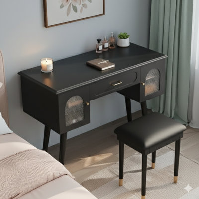 Ensemble de coiffeuse et coiffeuse Elegant. Une coiffeuse moderne avec un organisateur, peut également servir de bureau d'écriture, et comprend un port de charge, en noir.