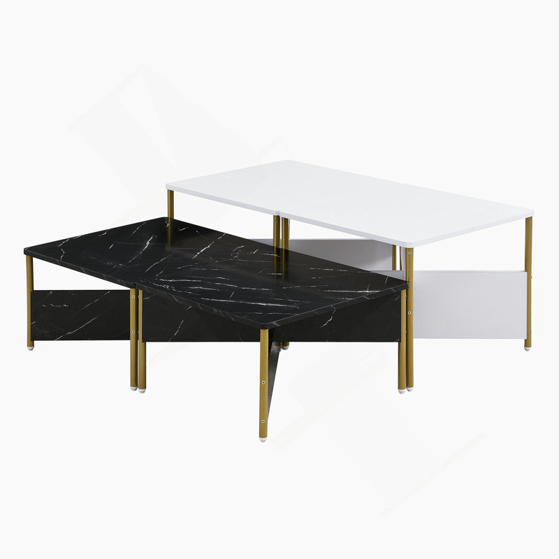 Ensemble de quatre tables gigognes polyvalentes et modernes, adaptables à différentes configurations, idéales pour le décor et la fonctionnalité du salon
