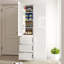 Armoire de cuisine spacieuse avec un design minimaliste moderne et des tiroirs coulissants