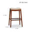 Le tabouret de bar de 30 po de hauteur, finition blanche et cuir gris, offre un confort dans la cuisine ou un tabouret de coin avec un siège en cuir, une finition qui complète l'esthétique moderne de