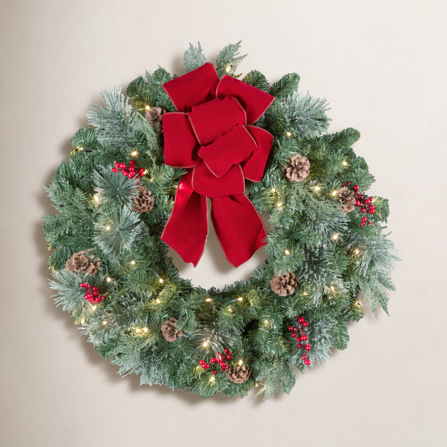 Lennis 24" Pre-Lit Wreath