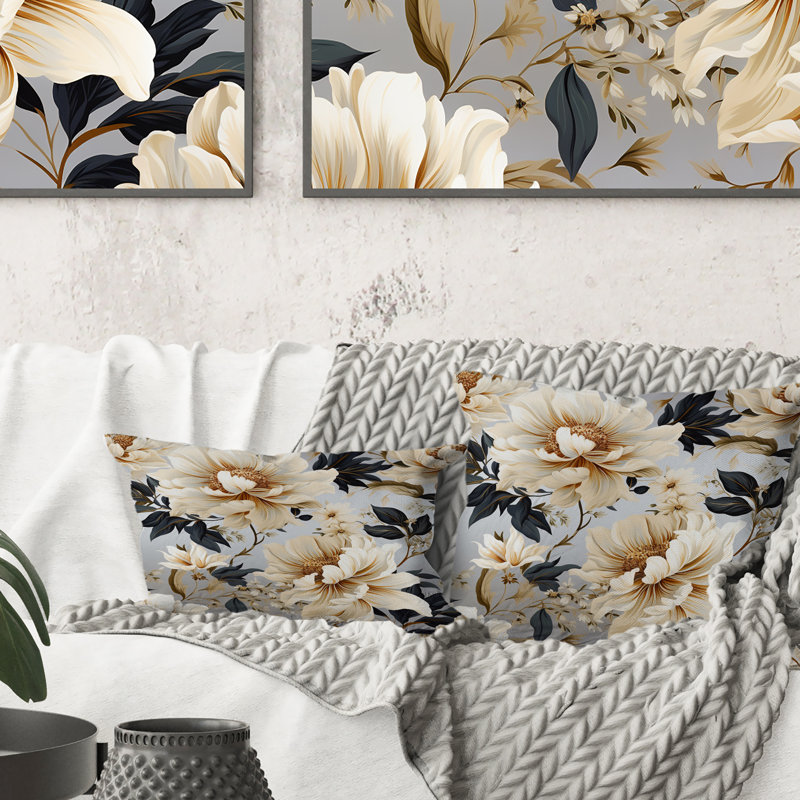 Coussin décoratif à imprimé floral beige et pivoines neutres, H 16 po x l 16 po