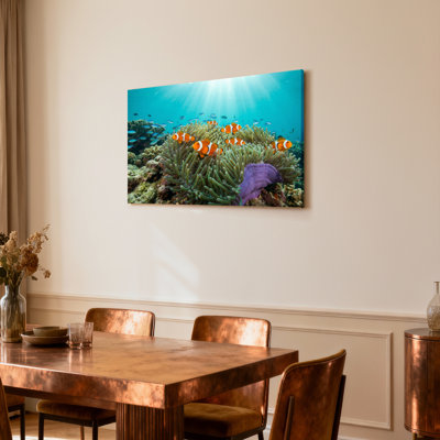 Ensemble de 1 tableau sur toile représentant un récif corallien sous-marin avec un poisson-clown