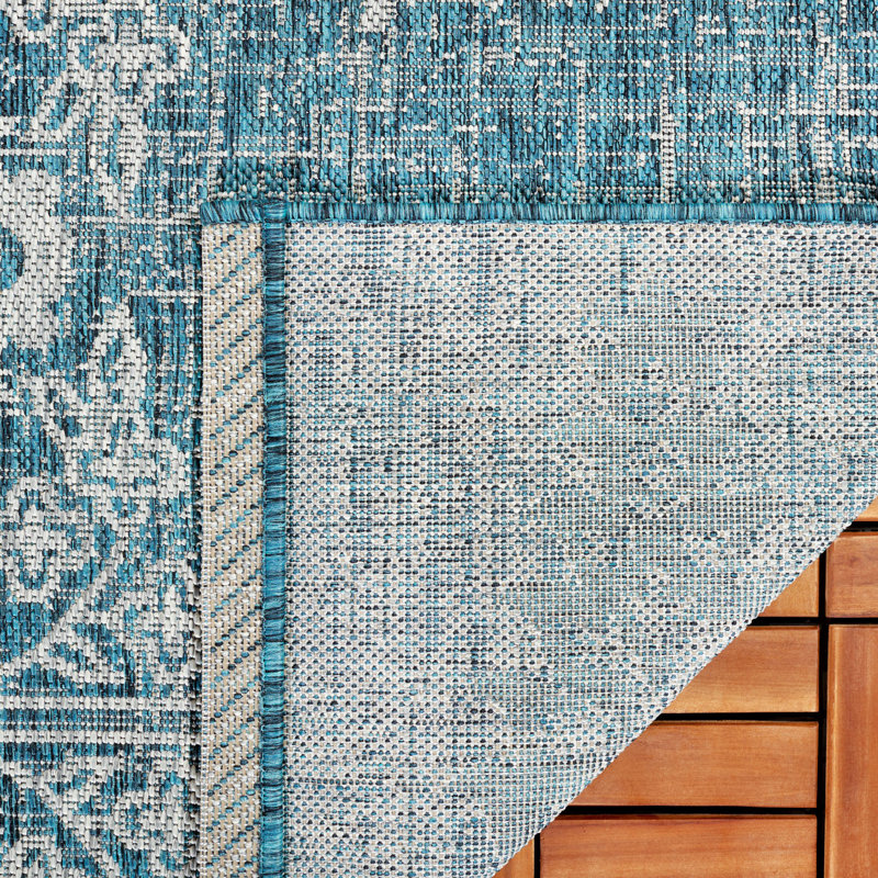 Tapis d'intérieur / extérieur à motif floral Courtyard Performance, Rectangle 6 pi 7 po x 9 pi 6 po