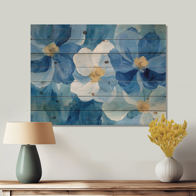 Bleu et blanc délicats pétales de fleurs III - art mural en bois de cornouiller - sur bois de pin naturel
