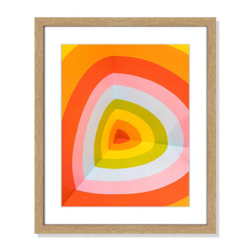 Imprimé Sherbet Bullseye par Jason Leung, H 19 po x l 16 po x P 1,25 po, Cadre photo simple en grain de bois naturel