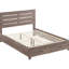 Grand lit à panneau avec tête de lit à lattes, tiroirs de rangement et finition en chêne pour la configuration de la chambre à coucher-1686389525