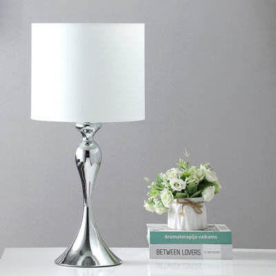 Lampe de table moderne en métal argenté 24,5 po In Bailey