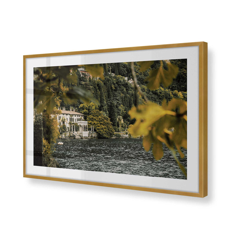 «Lakeside Mansion», dans un cadre,, Cadre en chrome poli, H 25,25 po x l 37,25 po x P 1,25 po