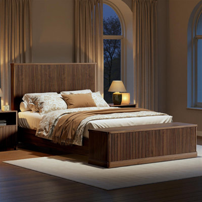 Structure de lit cannelée avec tête de lit haute 52 po et banc de rangement, lit plateforme en bois avec coffre de rangement de 80 po, aucun sommier nécessaire