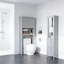 Armoire de rangement au-dessus de la toilette