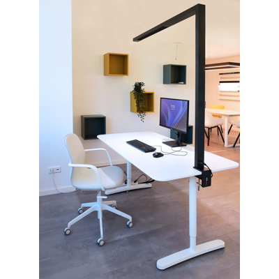 Office Three Standard, Bewegung