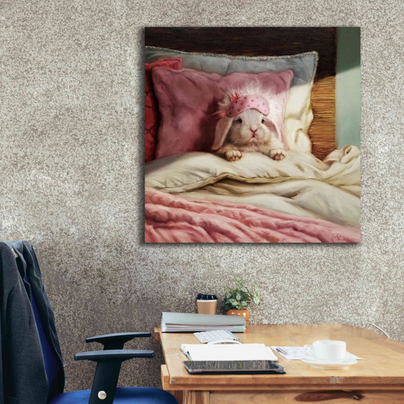 «Bed Hare» par Lucia Heffernan, reproduction sur toile tendue, H 37 po x l 37 po x P 1,5 po
