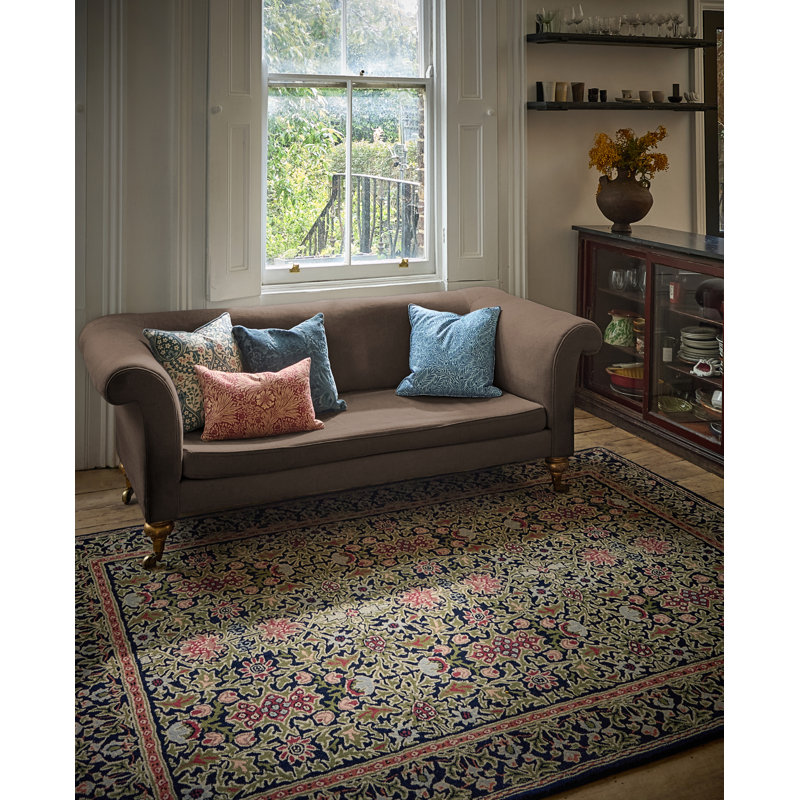 Wilton Weave Handmade Wool Floral Area Rug, Rectangle 6'7 x 9'2