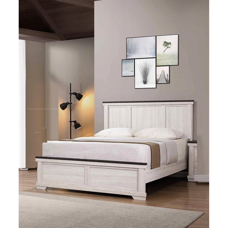 Mobilier de chambre rustique: lit à panneaux double blanc et brun antique pour un confort douillet