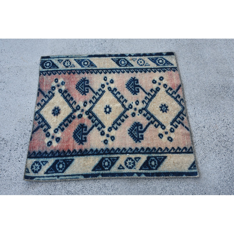 Beige Wool Patchwork Rug, 30.3x31.9 Inch Traditional Rug
